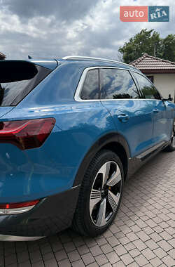 Внедорожник / Кроссовер Audi e-tron 2019 в 