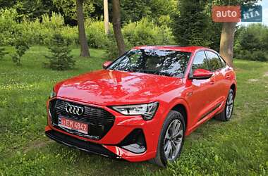 Внедорожник / Кроссовер Audi e-tron 2021 в 