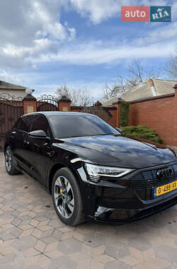 Позашляховик / Кросовер Audi e-tron 2020 в 