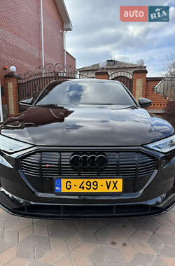Позашляховик / Кросовер Audi e-tron 2020 в 
