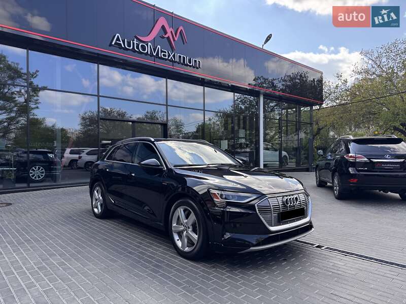 Внедорожник / Кроссовер Audi e-tron 2019 в 