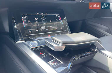 Внедорожник / Кроссовер Audi e-tron 2019 в 