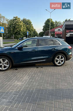 Внедорожник / Кроссовер Audi e-tron 2019 в 