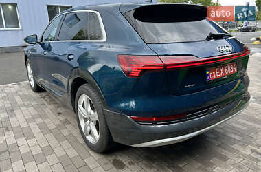 Позашляховик / Кросовер Audi e-tron 2022 в 