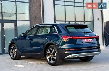 Внедорожник / Кроссовер Audi e-tron 2021 в 