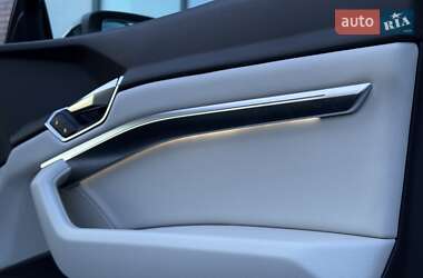 Внедорожник / Кроссовер Audi e-tron 2021 в 
