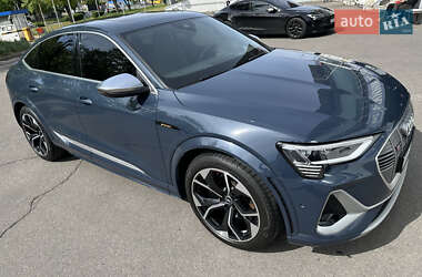 Внедорожник / Кроссовер Audi e-tron 2021 в 