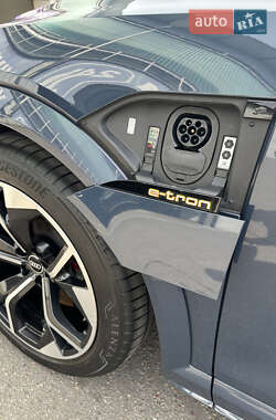 Внедорожник / Кроссовер Audi e-tron 2021 в 