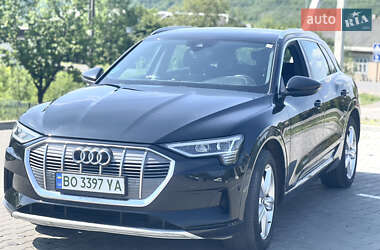 Внедорожник / Кроссовер Audi e-tron 2022 в 