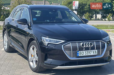 Внедорожник / Кроссовер Audi e-tron 2022 в 