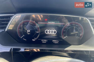 Внедорожник / Кроссовер Audi e-tron 2022 в 