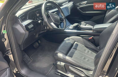 Внедорожник / Кроссовер Audi e-tron 2022 в 
