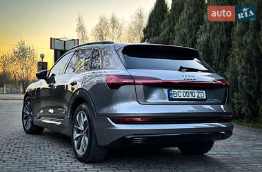 Внедорожник / Кроссовер Audi e-tron 2021 в 