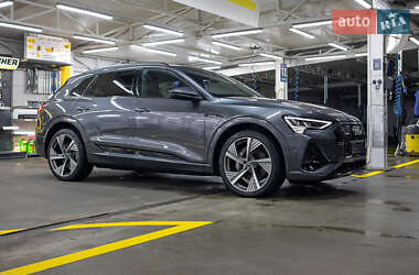 Позашляховик / Кросовер Audi e-tron 2021 в 