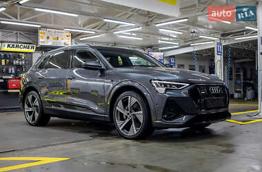 Позашляховик / Кросовер Audi e-tron 2021 в 