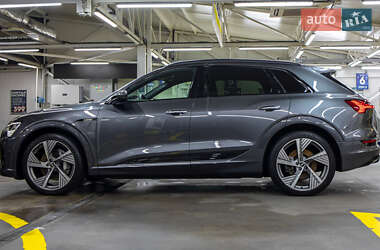 Позашляховик / Кросовер Audi e-tron 2021 в 