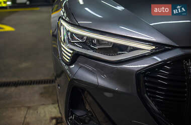 Позашляховик / Кросовер Audi e-tron 2021 в 