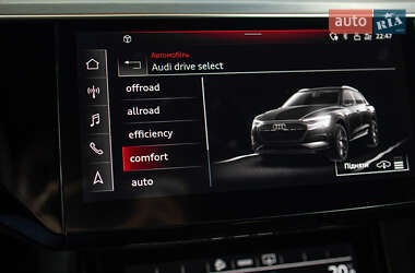 Позашляховик / Кросовер Audi e-tron 2021 в 
