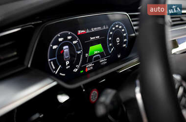 Позашляховик / Кросовер Audi e-tron 2021 в 