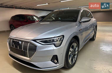 Внедорожник / Кроссовер Audi e-tron 2021 в 