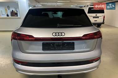 Внедорожник / Кроссовер Audi e-tron 2021 в 