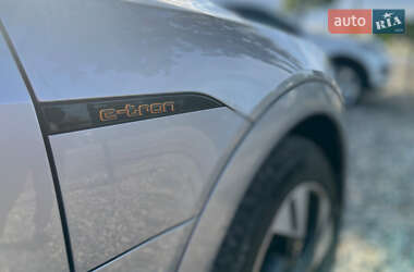 Внедорожник / Кроссовер Audi e-tron 2022 в 