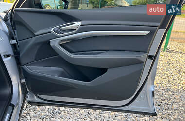 Внедорожник / Кроссовер Audi e-tron 2022 в 