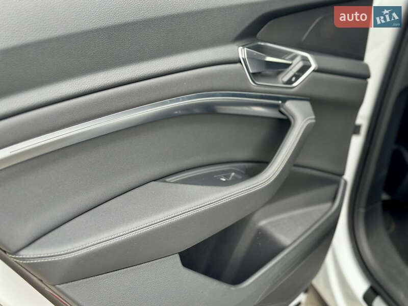 Внедорожник / Кроссовер Audi e-tron 2019 в Одессе