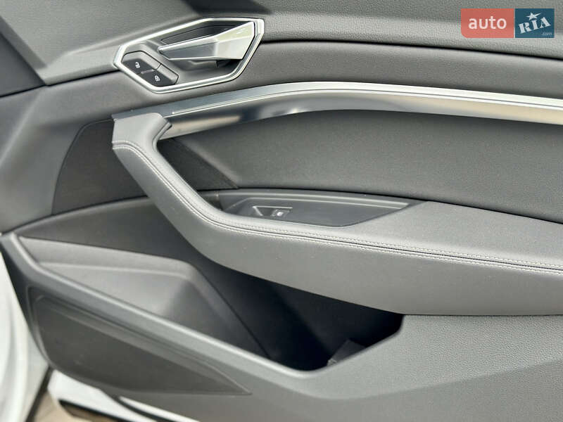 Внедорожник / Кроссовер Audi e-tron 2019 в Одессе