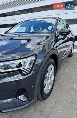 Позашляховик / Кросовер Audi e-tron 2021 в 