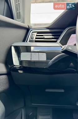 Позашляховик / Кросовер Audi e-tron 2021 в 