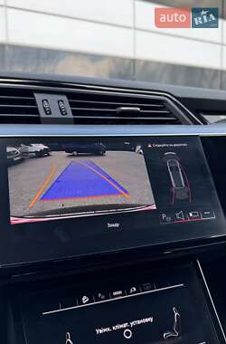 Позашляховик / Кросовер Audi e-tron 2021 в 