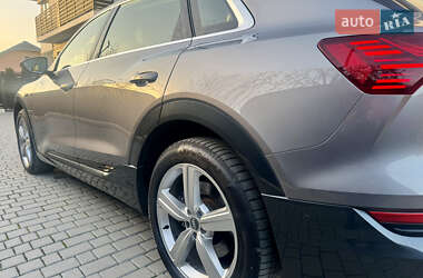 Внедорожник / Кроссовер Audi e-tron 2020 в 