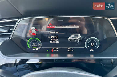 Внедорожник / Кроссовер Audi e-tron 2020 в 