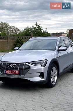 Позашляховик / Кросовер Audi e-tron 2019 в Стебнику