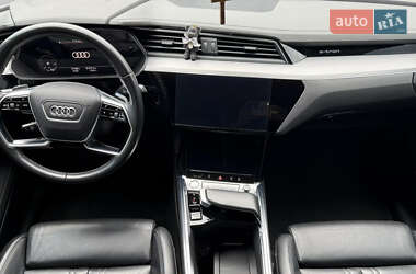 Внедорожник / Кроссовер Audi e-tron 2019 в 