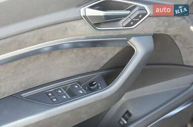 Позашляховик / Кросовер Audi e-tron 2020 в 