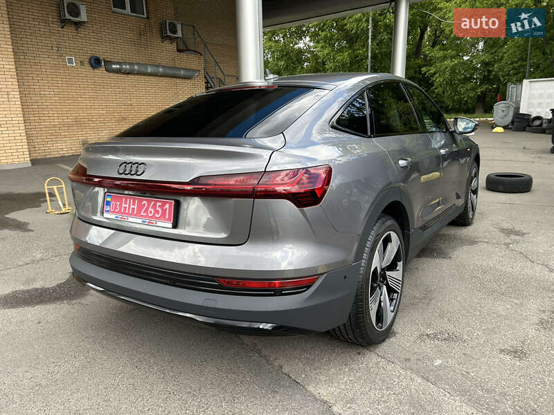 Внедорожник / Кроссовер Audi e-tron 2022 в Киеве