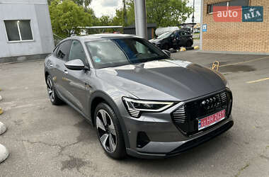 Внедорожник / Кроссовер Audi e-tron 2022 в 