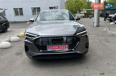 Внедорожник / Кроссовер Audi e-tron 2022 в 