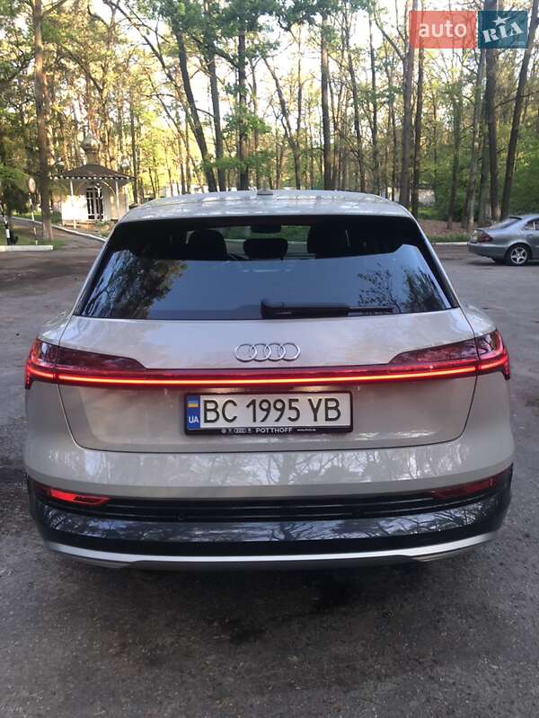 Позашляховик / Кросовер Audi e-tron 2021 в Шептицькому