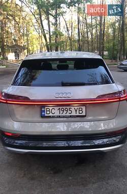 Внедорожник / Кроссовер Audi e-tron 2021 в 