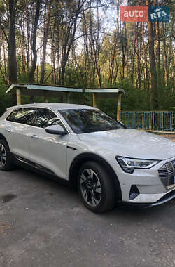 Внедорожник / Кроссовер Audi e-tron 2021 в 