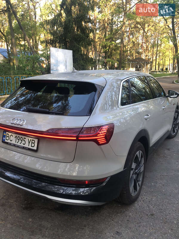 Позашляховик / Кросовер Audi e-tron 2021 в Шептицькому