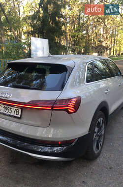 Внедорожник / Кроссовер Audi e-tron 2021 в 