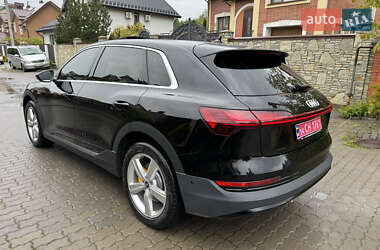 Внедорожник / Кроссовер Audi e-tron 2023 в 