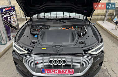 Внедорожник / Кроссовер Audi e-tron 2023 в 