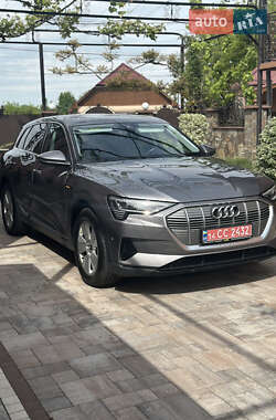 Внедорожник / Кроссовер Audi e-tron 2020 в 