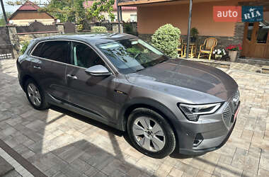 Внедорожник / Кроссовер Audi e-tron 2020 в 