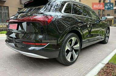 Внедорожник / Кроссовер Audi e-tron 2021 в 